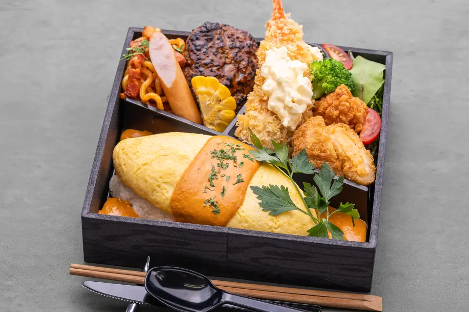 ふわとろ卵のオムライスとMIXグリルの洋食膳 【海老のアメリケーヌソース】