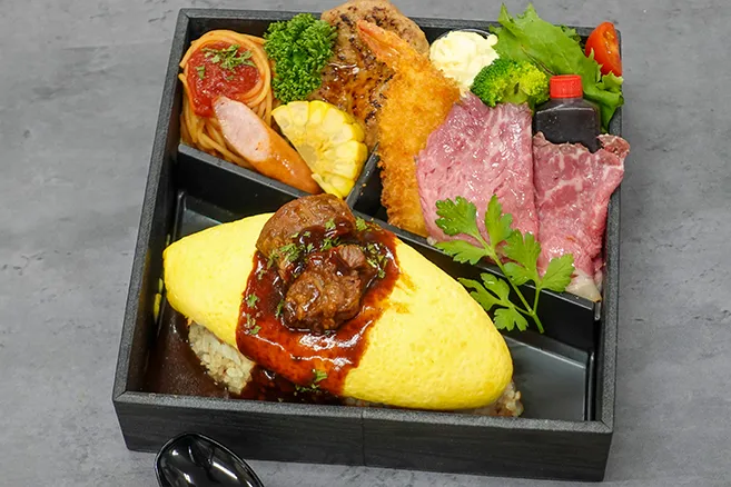 牛タンシチューのふわとろ卵オムライスと黒毛和牛ローストビーフの洋食膳