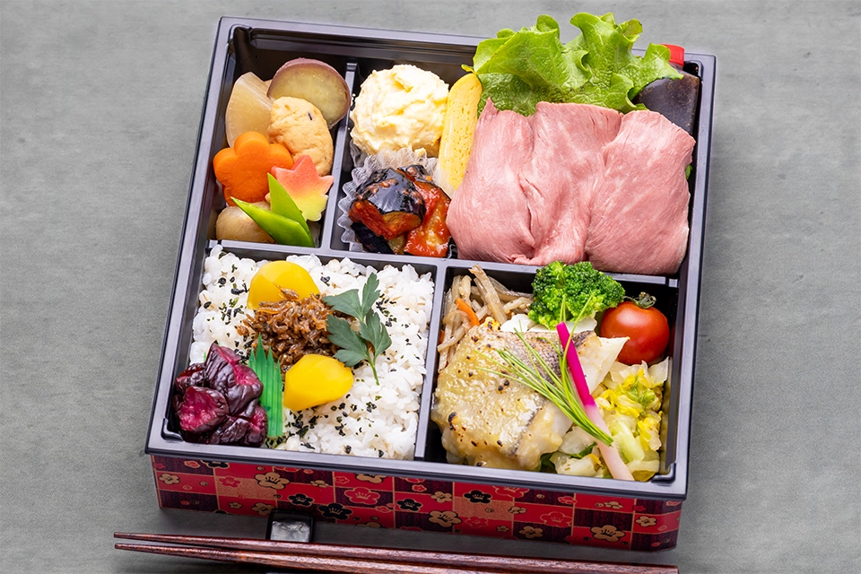 黒毛和牛ローストビーフとカレイ塩麹焼きの折衷御膳