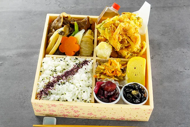 名物かき揚げと黒毛和牛すき焼き御膳