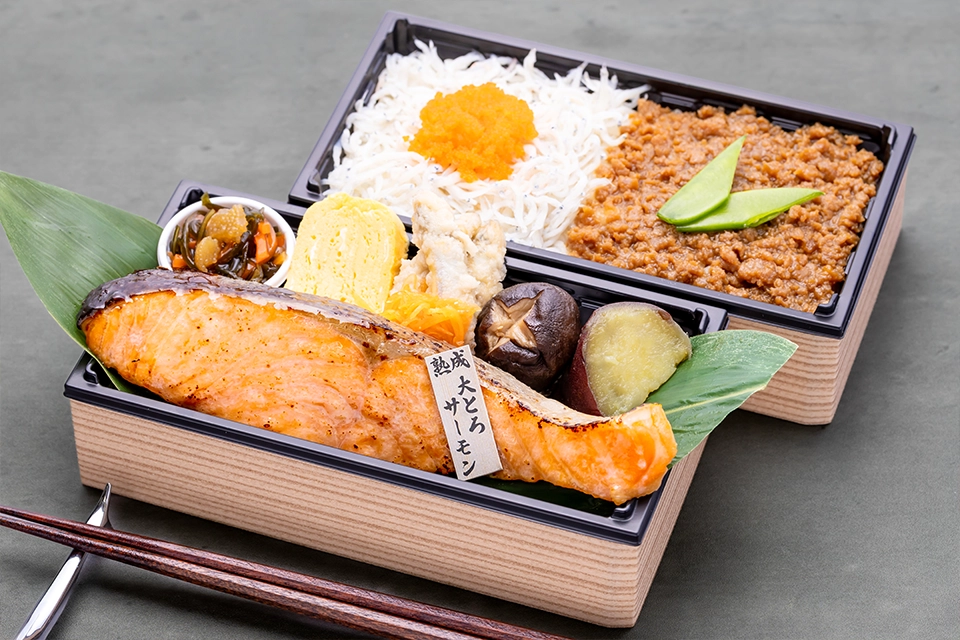 熟成 大とろサーモンの若狭麹漬け二段重