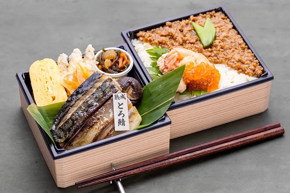 熟成 とろ鯖のみりん麹漬け、蟹いくら海鮮めしの二段重