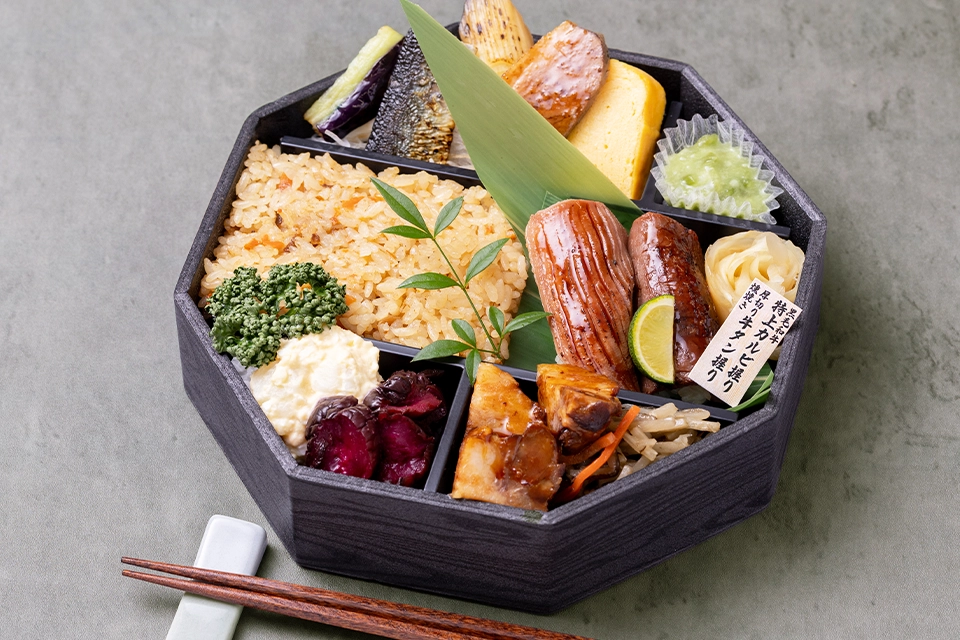 特撰 肉ずしと五目炊き込みご飯の八角御膳