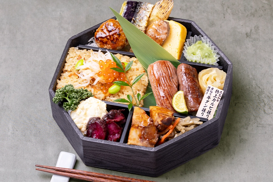 蟹いくら飯と特撰 肉ずしの八角御膳