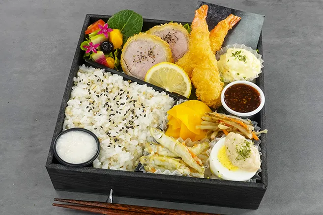 熟成ポーク へれかつと海老フライの彩り御膳