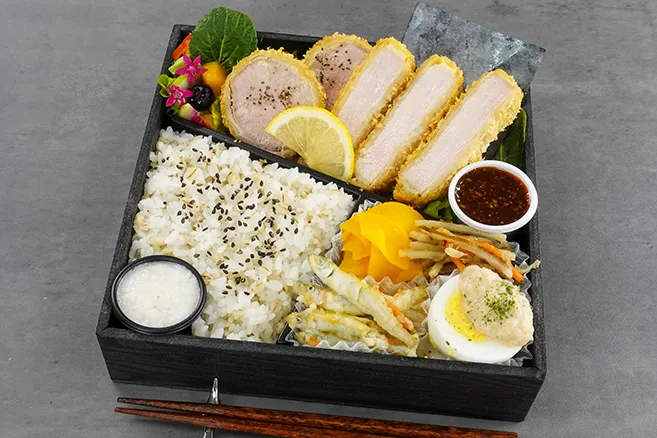 熟成ポーク へれかつとロースカツの彩り御膳