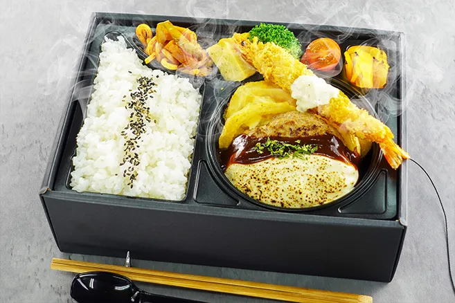 温まる!とろけるチーズハンバーグと有頭エビフライ弁当