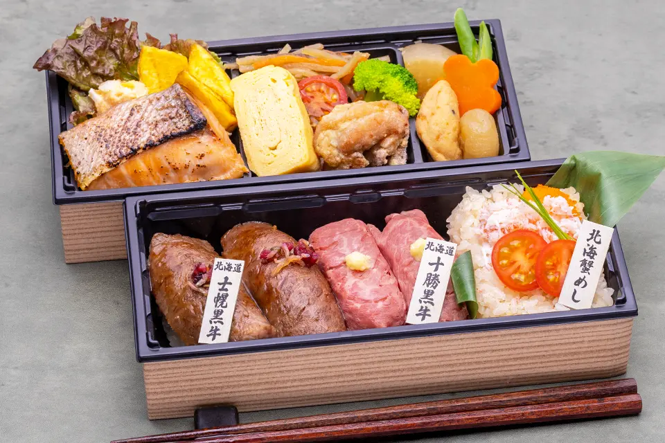 【10月11月特別価格/限定販売】 北海道黒牛 極上にぎりと蟹めしの特撰二段重   ( にく鮨 熾火  )